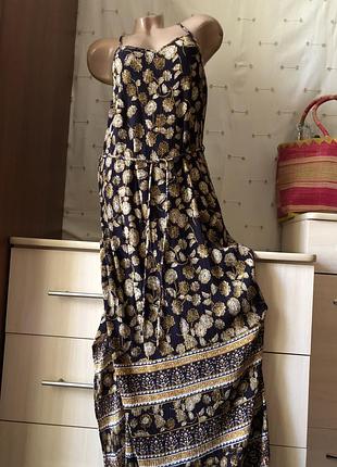 Лёгкий сарафан с разрезами