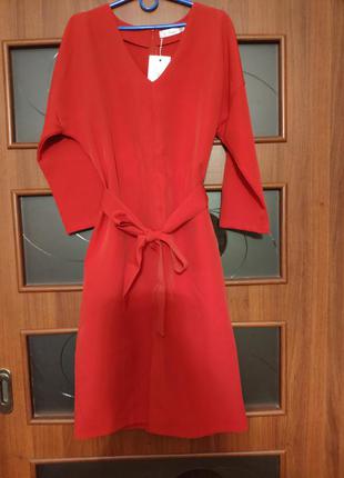 Червона сукня з декольте та розпіркою 48 р2 фото