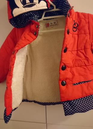 Курточка червоного кольору, ціна 260