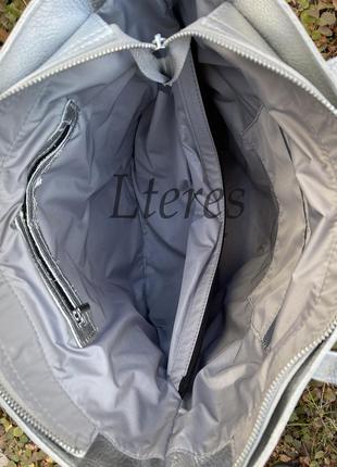 Шкіряна містка срібляста сумка-шопер, кольори в асортименті3 фото