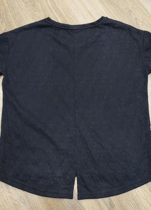 Базовый чёрный топ тишот кофточка футболка с серебристым принтом5 фото