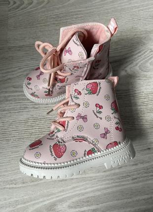 Красиві дитячі черевички