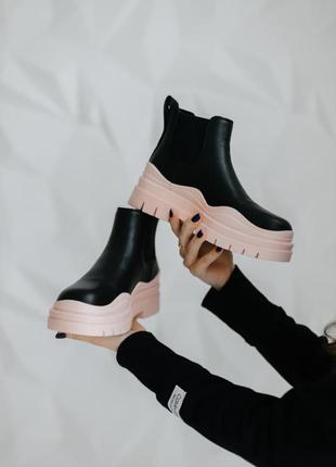 Нереально крутые женские зимние ботинки bottega veneta mini black/pink чёрные с розовым на меху