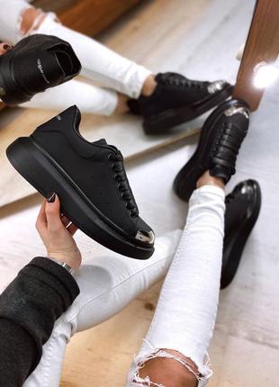 Шикарные женские кроссовки mens alexander mcqueen shoes mate black metal чёрные с металлическим носком
