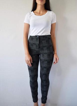 Джинси скінні на худеньку дівчину або підлітка8 фото