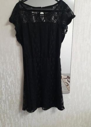 Платье вечернее с открытой спиной гепюровое