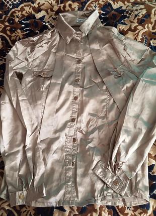 Блузка-рубашка.