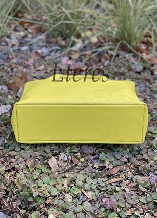 Шкіряна жовта жіноча сумка, кольори в асортименті7 фото