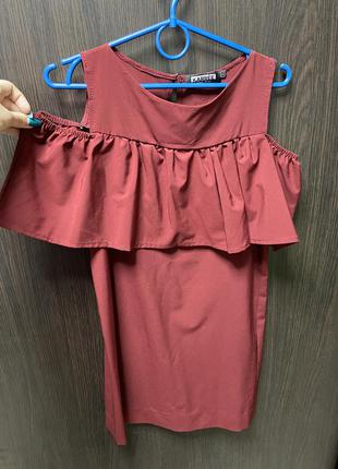 Бордовое летнее короткое платье с оборкой1 фото