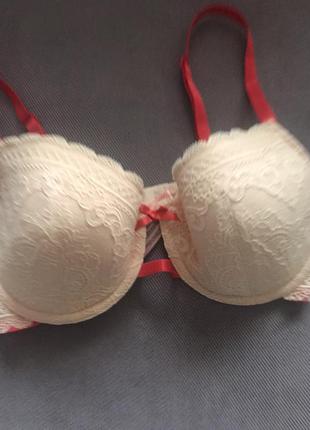 Красивый бюстгалтер  hunkemöller34d