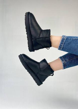 Зимові уггі ugg mini black на овчині10 фото