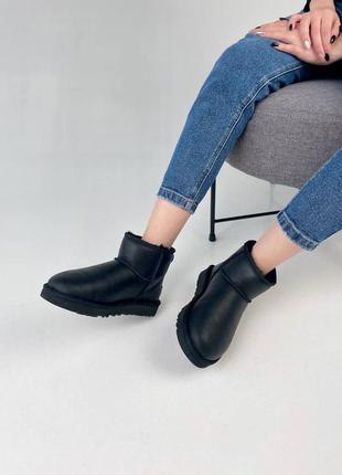 Зимові уггі ugg mini black на овчині7 фото