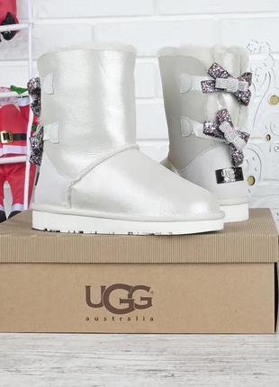 Угги женские кожаные на овчине ugg australia белые с бантами