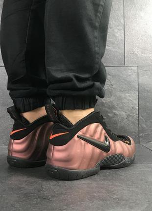 Чоловічі демісезонні шкіряні кросівки мідні з чорним nike air foamposite pro🆕 найк8 фото