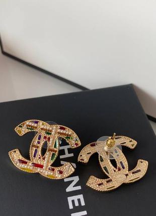 Брендові сережки з кольоровими каменями і позолотою
