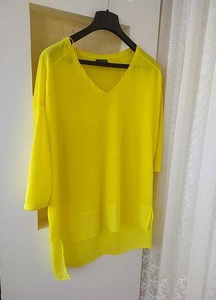Желтая футболка