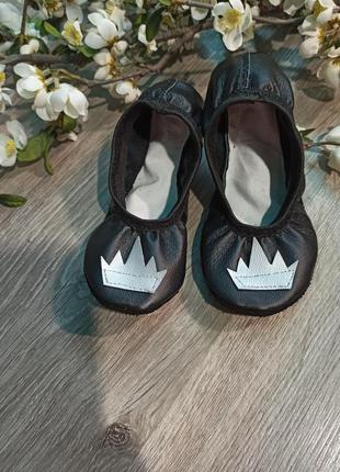 Натуральна шкіра, чешки балетки з коронами, всі розміри
