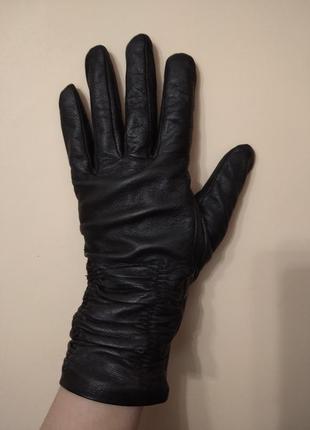 Мягкие сочные кожаные перчатки рукавицы,рукавиці италия