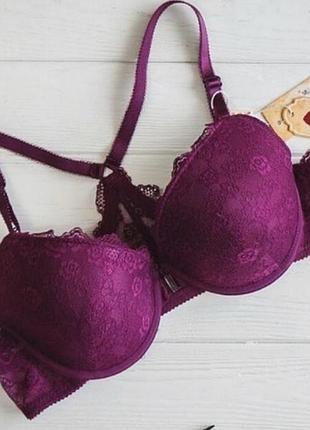 Кружевной бюстгальтер с красивой спинкой