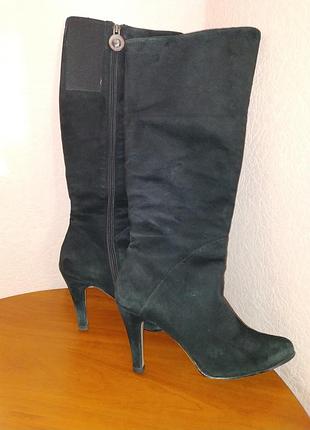 Замшевые сапоги на каблуке