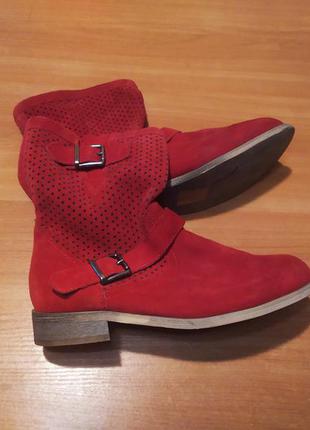 Красние червоні чоботи черевики з перфорацією. нові andrea conti shoes. італія 39 замшевие