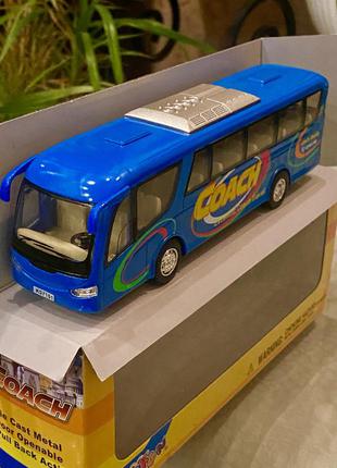 Металлический автобус coach