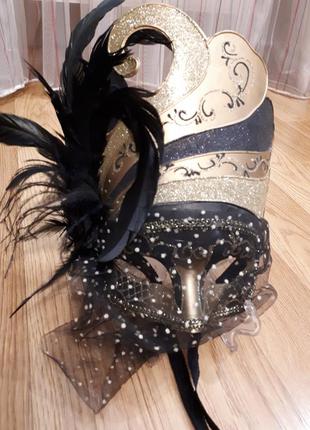 Якісна венеціанська маска