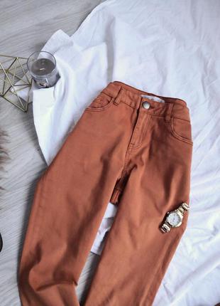 Базовые джинсы скинни кирпичного цвета на высокой посадке на талию6 фото