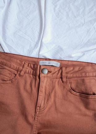 Базовые джинсы скинни кирпичного цвета на высокой посадке на талию7 фото