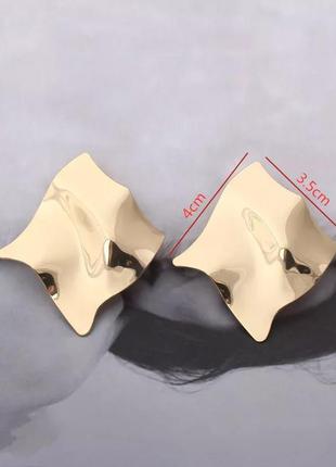 Серьги-гвоздики неправильной формы женские, геометрические серьги в золоте2 фото