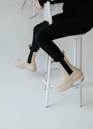 Красивые женские зимние ботинки bottega veneta mid beige premium бежевые в наличии7 фото