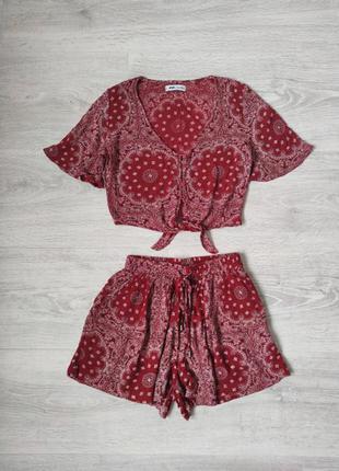 Топ и шорты комплект