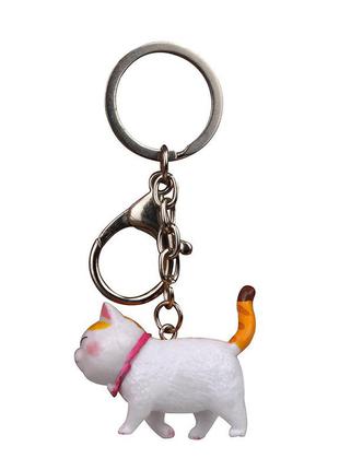 Брелок на рюкзак, сумку, ключі: щасливий кіт, веселе кошеня, білий з рудими плямами котик1 фото