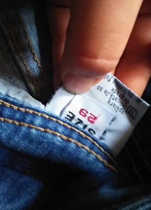 Стильные потертые джинсы скинни с шипами5 фото