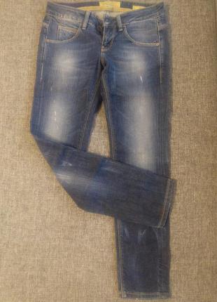 Короткие джинсы guess