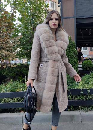 Пальто с шерсти и песца бежевый цвет