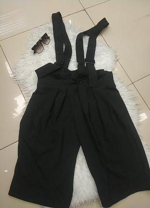 Стильные шорты комбинезон