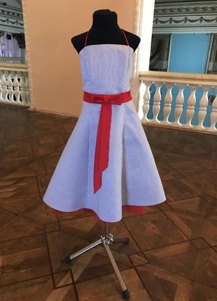 Стильное нарядное платье на девочку 8-10 лет.