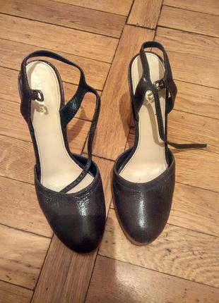 Туфлі prada