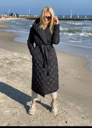 Длинное на запах пальто.