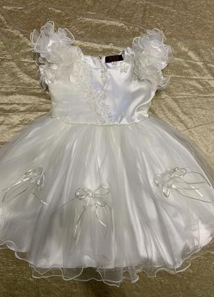 179 шикарное нарядное атласное платье с поясом и пышной юбкой на 2-3 года10 фото