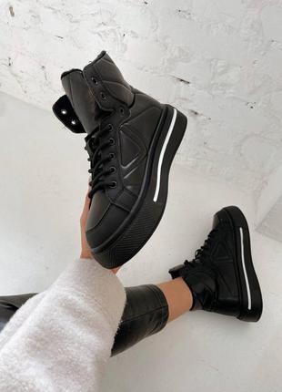 Зимові жіночі черевики prada black fur boots прада3 фото