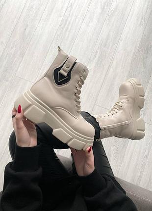 Жіночі черевики бежеві