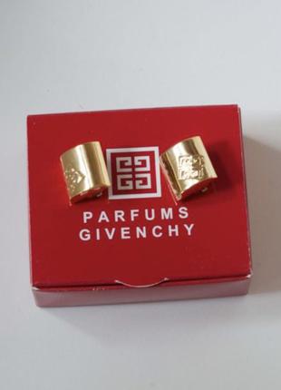 Винтажные клипсы от givenchy