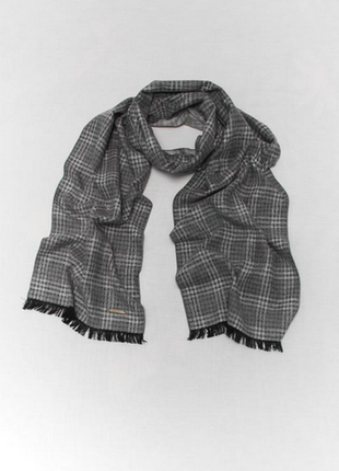 Стильный шелковый шарф в гусиную лапку maddison