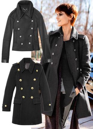 Гарненьке утеплене вовняне сіре коротке пальто - шинель