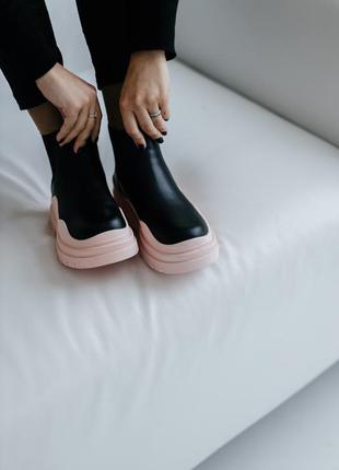 Зимние женские ботинки на меху bottega veneta mini no logo, розовые/черные (боттега, черевики)2 фото