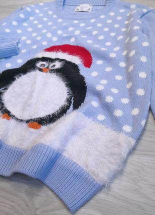 Крутой голубой праздничный новогодний свитер с пингвином в горошек на новый год4 фото