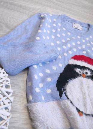Крутой голубой праздничный новогодний свитер с пингвином в горошек на новый год7 фото