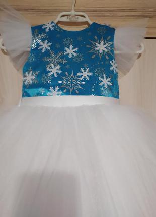 Яркое  новогоднее платье для маленькой леди4 фото